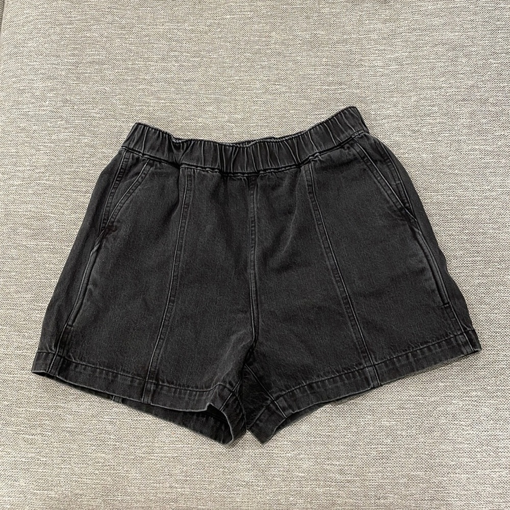 Madewell Pull on denim shorts in Lunar wash
